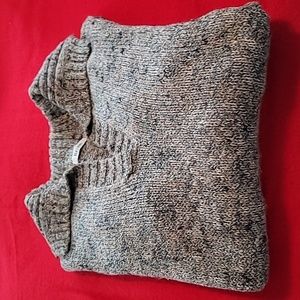 Liz & Co V Neck Sweater.   EUC